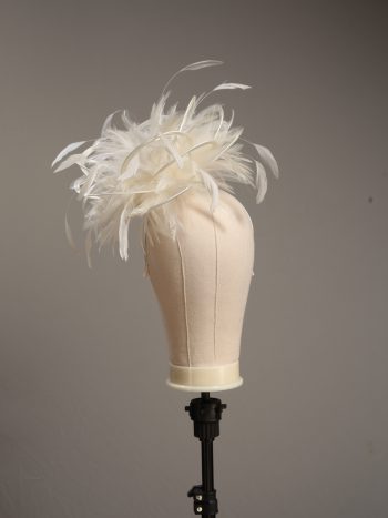 Ladies formal cream medium feather and satin loop fascinator hat. Suitable for a wedding or ladies day at the races